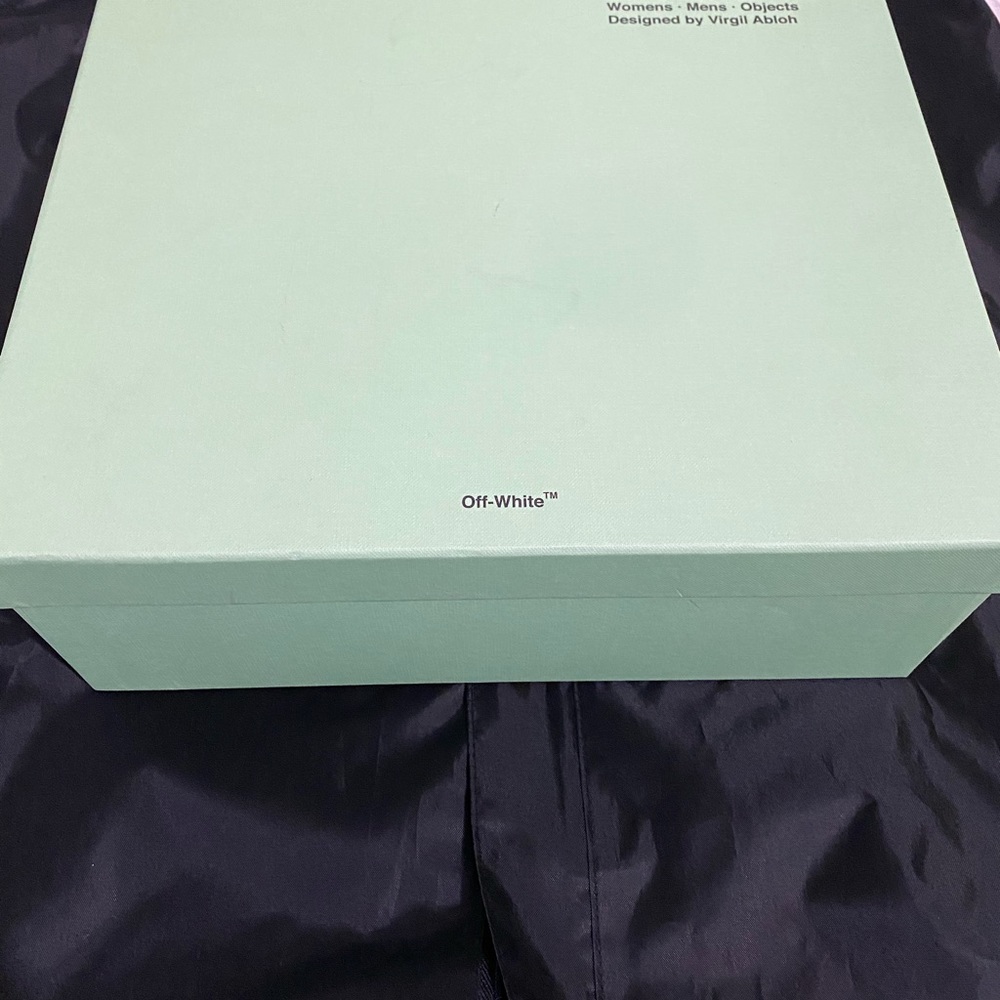 Off-White sneaker - Picture 9 of 9